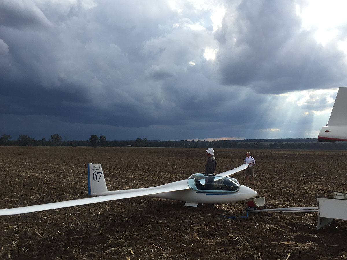 Glider Landout in a field